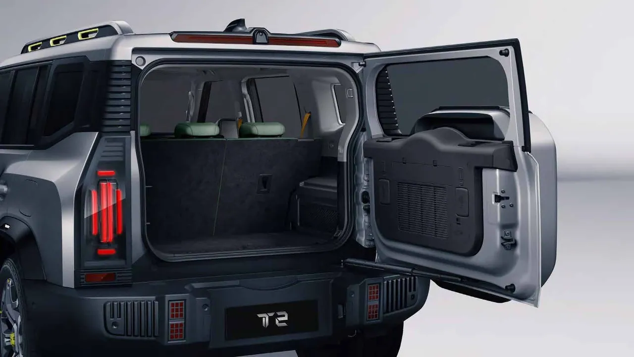 Side-hinged tailgate swung open, boot floor and folded rear seats