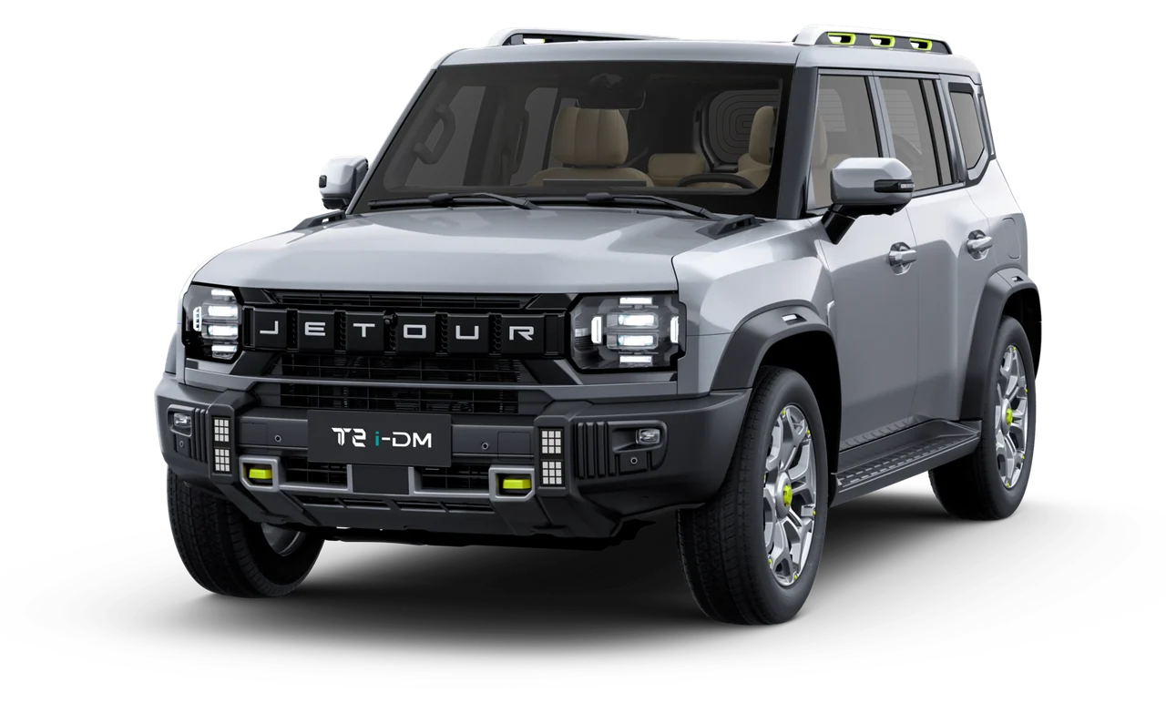 Jetour T2 i-DM in Silver from the front left