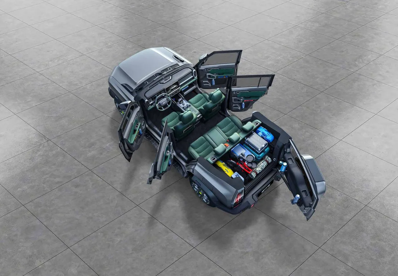 Jetour T2 seen from above with every door and the tailgate open